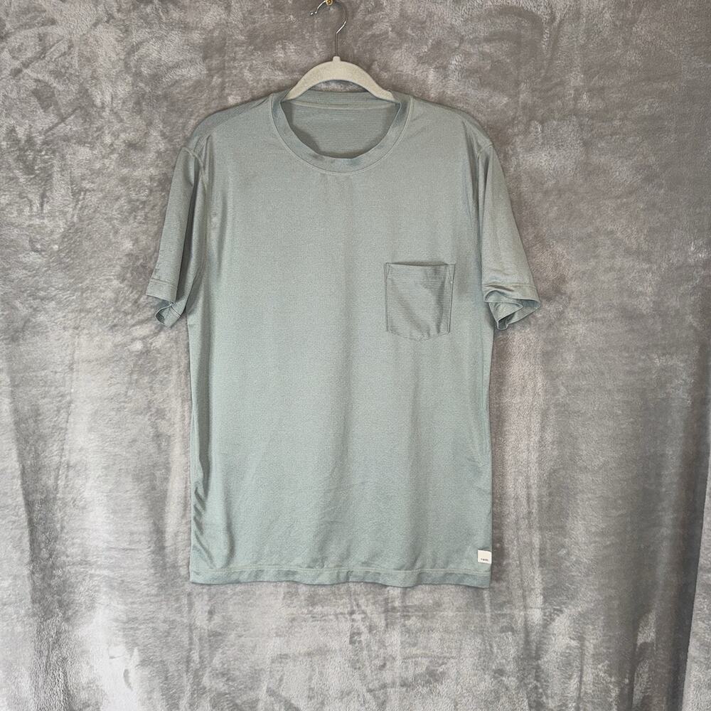 Vuori Tradewind Performance Tee Shirt Mens Medium? Lightweight Pocket Gym Run